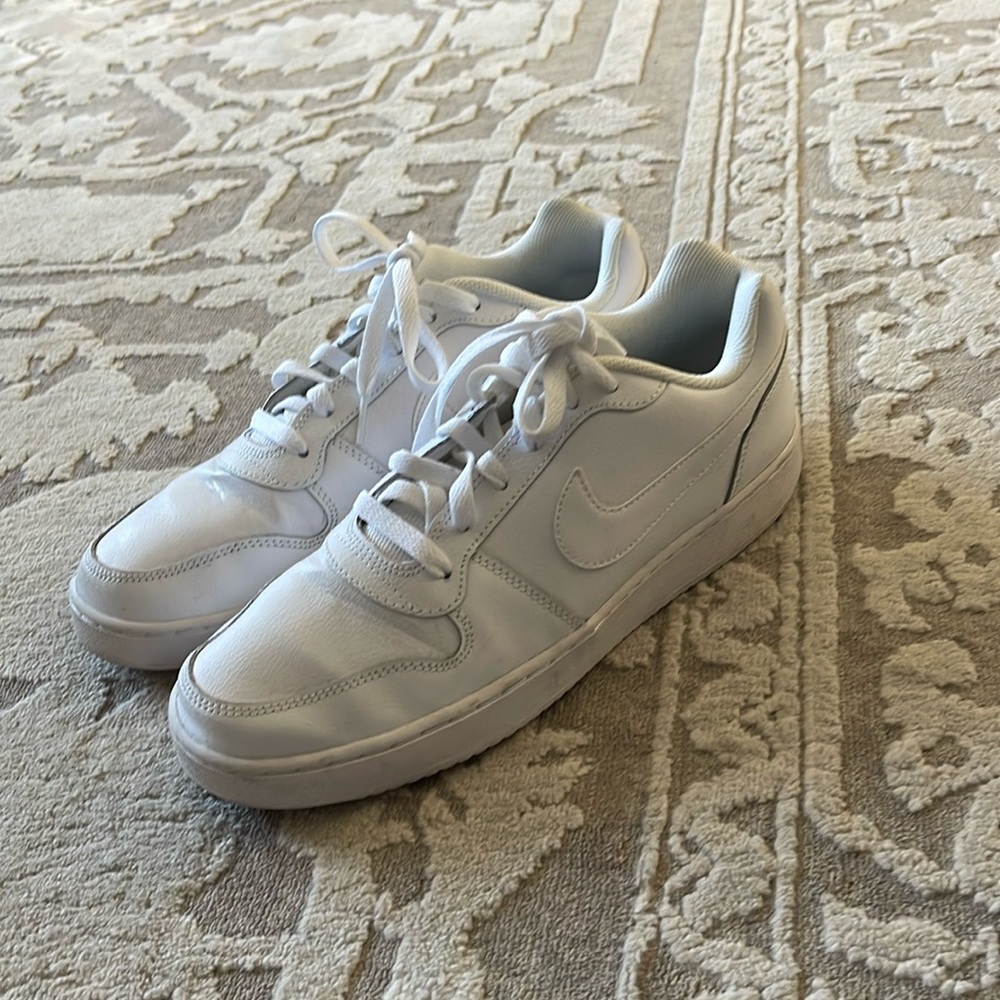 Nike Men’s White Sneakers (9.5)